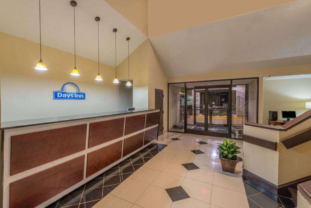 Days Inn by Wyndham Yadkinville - image 6