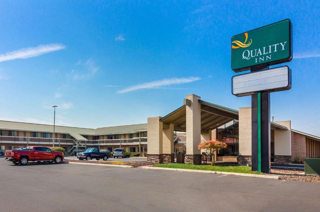 Quality Inn Yakima near State Fair Park - main image