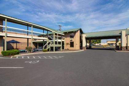 Quality Inn Yakima near State Fair Park - image 8