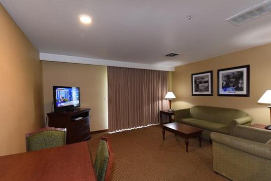 Best Western Plus Ahtanum Inn - image 6