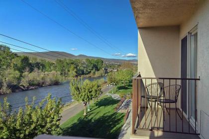 Oxford Suites Yakima - image 12