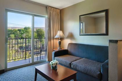 Oxford Suites Yakima - image 6