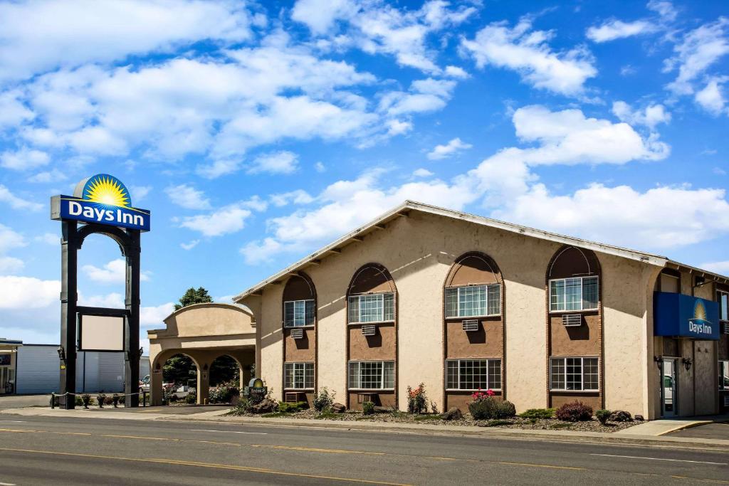 Days Inn by Wyndham Yakima - main image