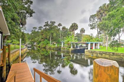 Updated Rustic Yankeetown Home with Lanai Canal Dock - image 6