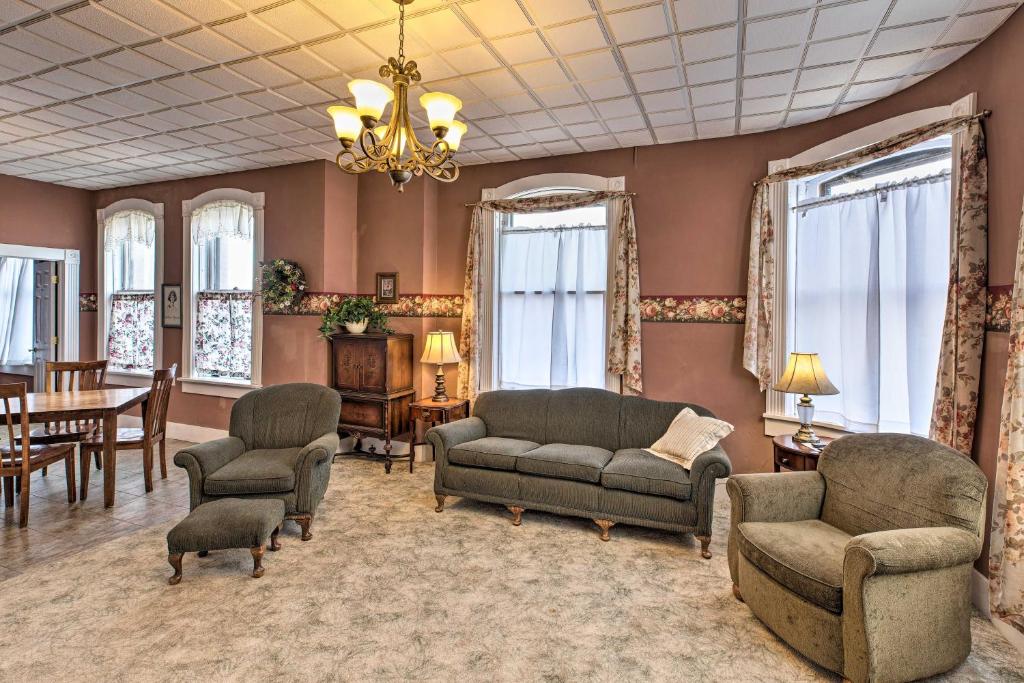 Pet-Friendly Apt Walk to Missouri River! - main image