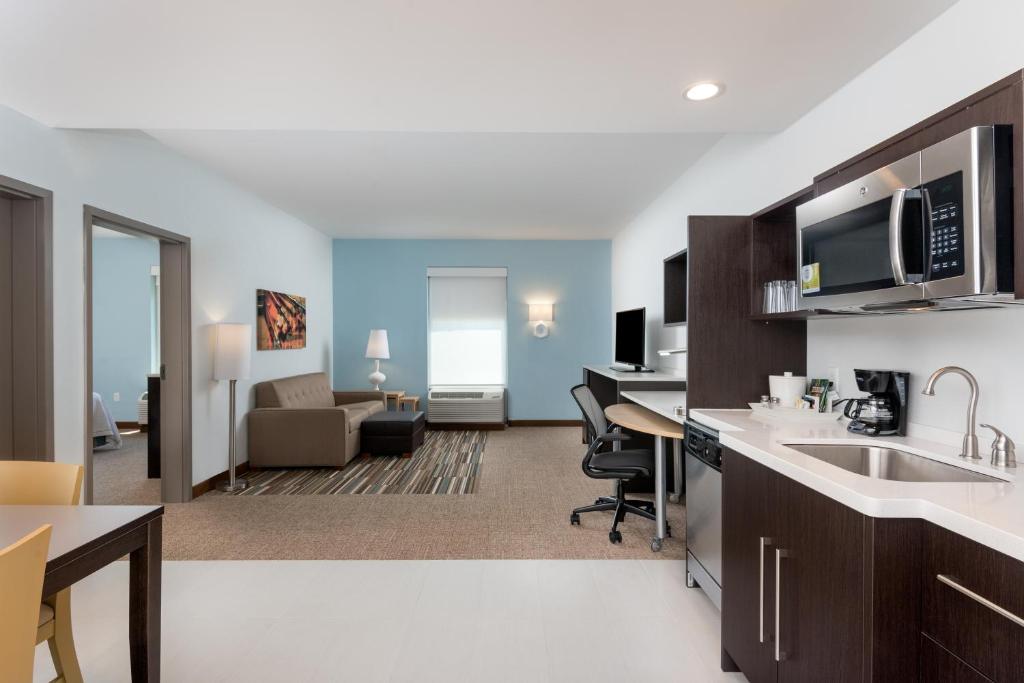 Home2 Suites by Hilton Long Island Brookhaven - image 2