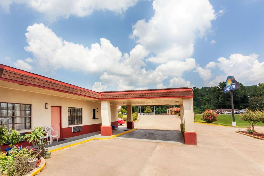 Days Inn by Wyndham Yazoo City - main image