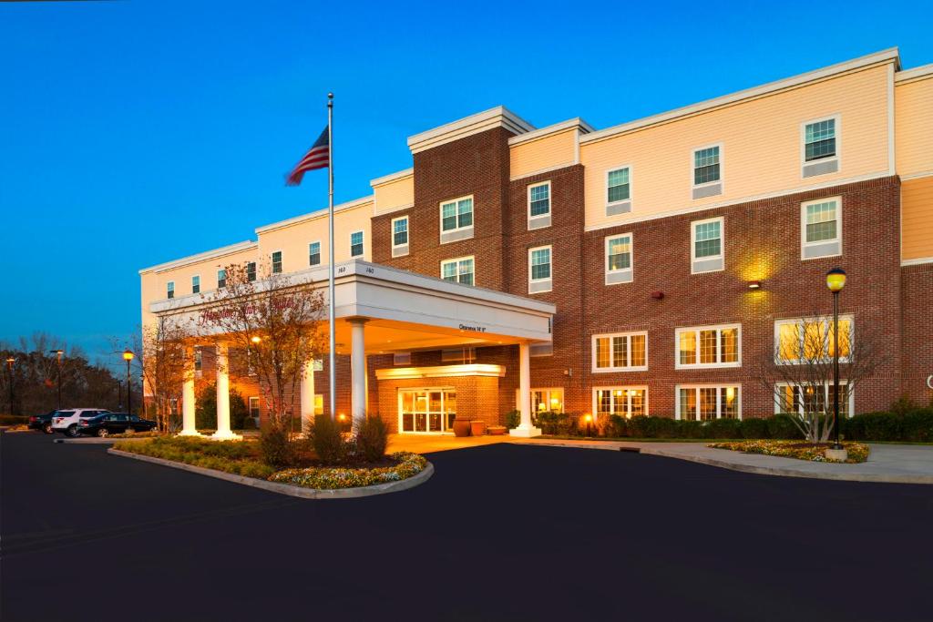 Hampton Inn & Suites Yonkers - main image