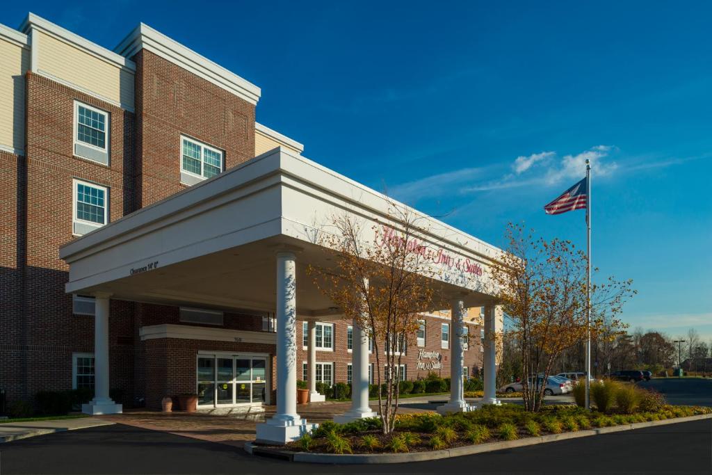 Hampton Inn & Suites Yonkers - image 2