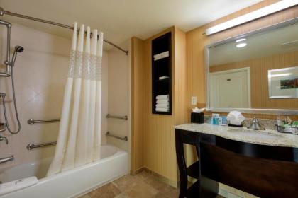 Hampton Inn & Suites Yonkers - image 9