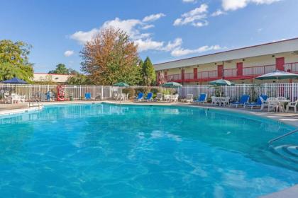 Ramada by Wyndham Yonkers - image 14