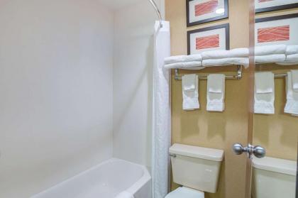 Comfort Inn York - image 9