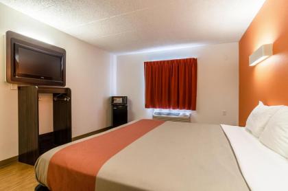 Motel 6-York NE - image 11