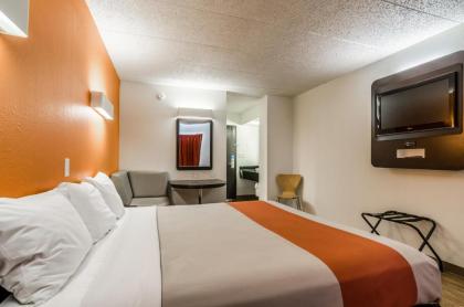 Motel 6-York NE - image 9