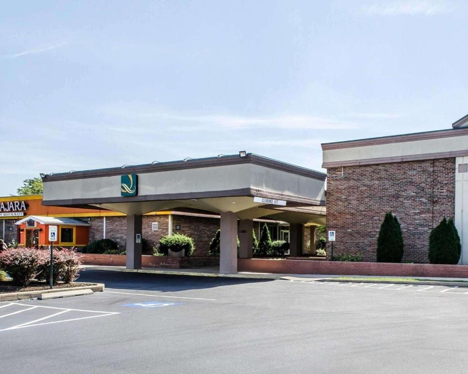 Quality Inn & Suites York - image 2