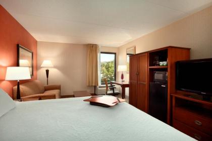 Hampton Inn - York - image 11