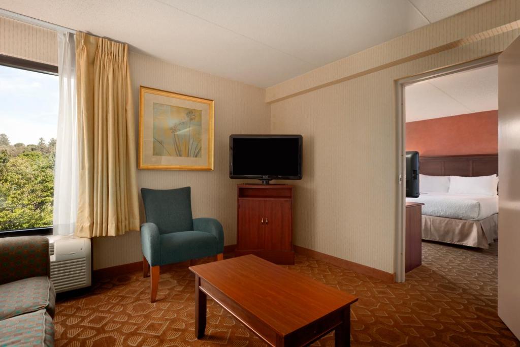 Hampton Inn - York - image 5