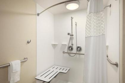 Hampton Inn - York - image 8