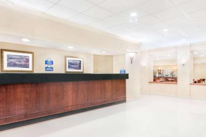 Days Inn & Suites by Wyndham York - image 11