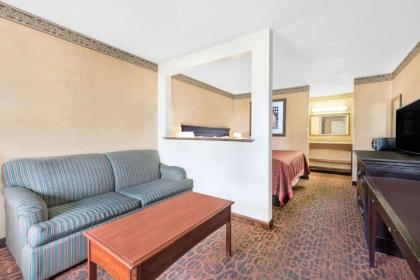 Days Inn & Suites by Wyndham York - image 5