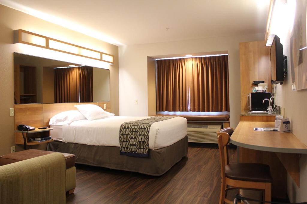 York Microtel Inn & Suites by Wyndham - image 7