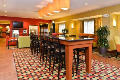 Hampton Inn Yorkville - image 11