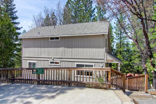 Yosemite Park Place - 3BR/2BA Home - image 2