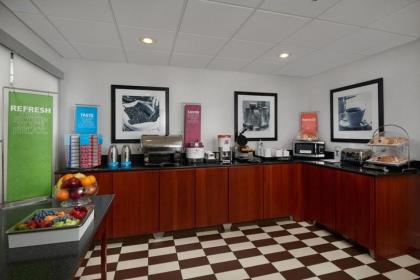 Hampton Inn Youngstown West - image 11