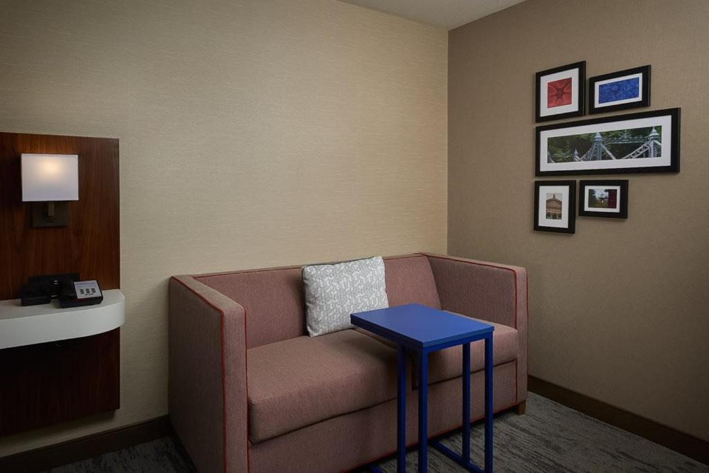 Hampton Inn Youngstown West - image 3