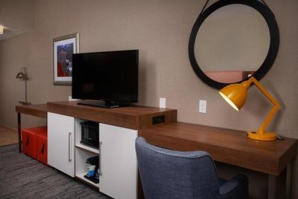 Hampton Inn Youngstown West - image 7