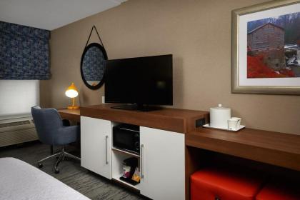 Hampton Inn Youngstown West - image 9