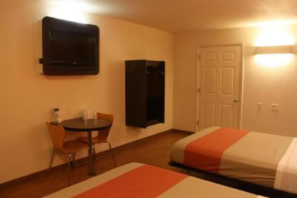 Motel 6-Youngstown OH - image 15