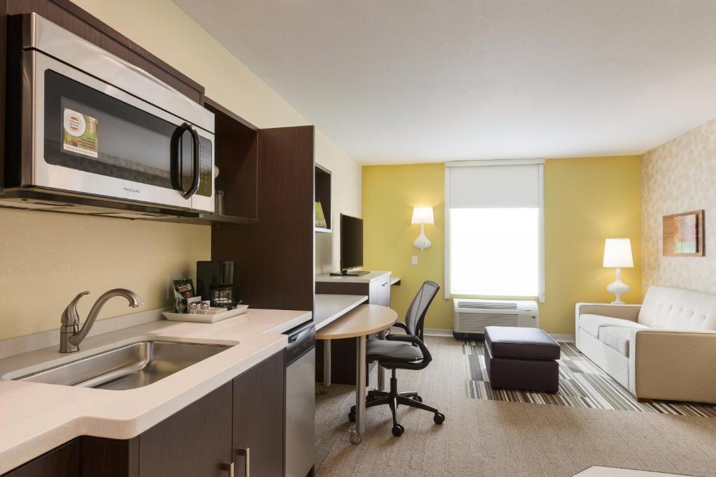 Home2 Suites By Hilton Youngstown - image 2