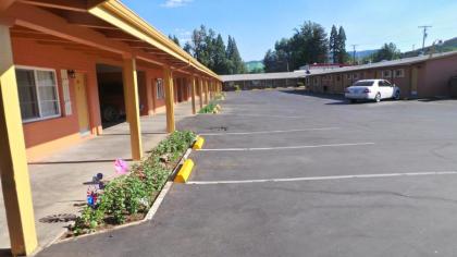 Relax Inn Yreka - image 5