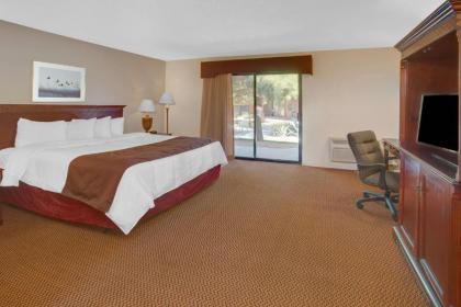 Travelodge Inn & Suites by Wyndham Yucca Valley/Joshua Tree - image 13