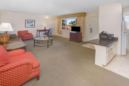 Travelodge Inn & Suites by Wyndham Yucca Valley/Joshua Tree - image 2