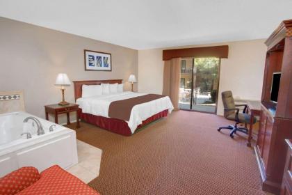 Travelodge Inn & Suites by Wyndham Yucca Valley/Joshua Tree - image 5