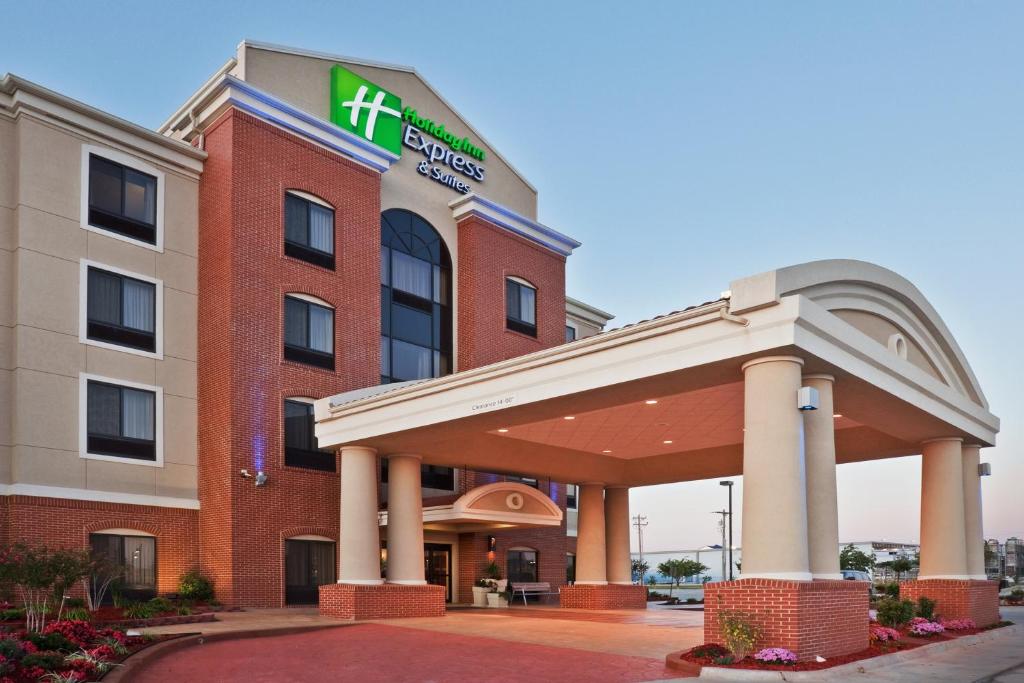 Holiday Inn Express Hotel & Suites Oklahoma City-West Yukon an IHG Hotel - main image