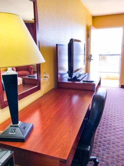 Americas Best Value Inn Yukon - image 7