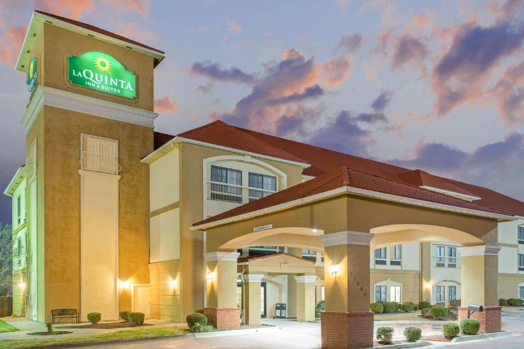 La Quinta by Wyndham Oklahoma City -Yukon - main image