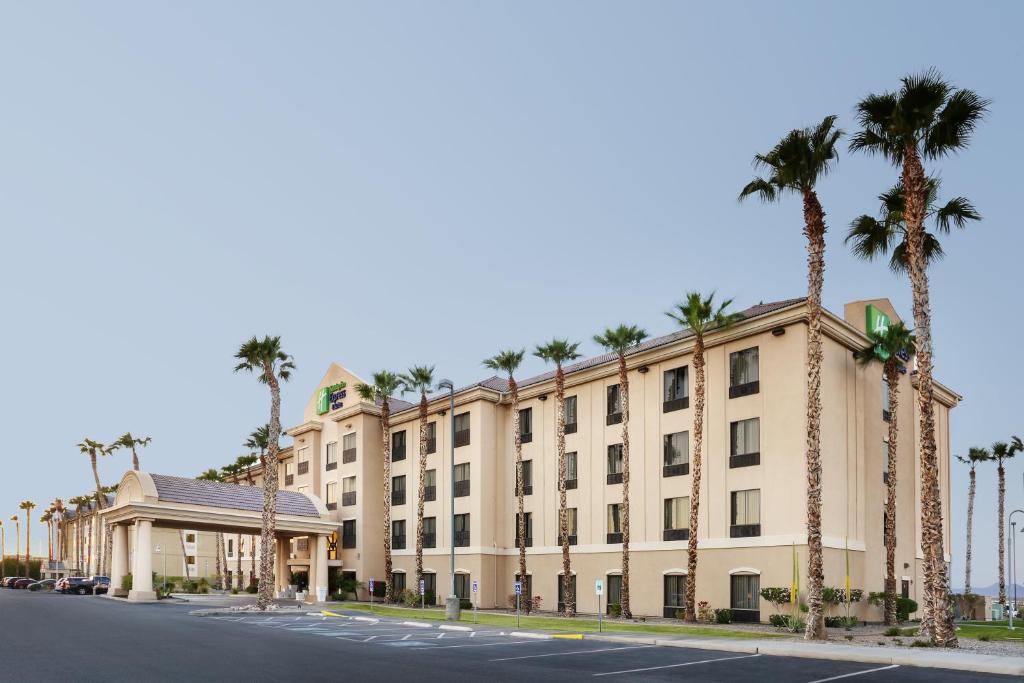 Holiday Inn Express Hotel & Suites Yuma an IHG Hotel - image 5