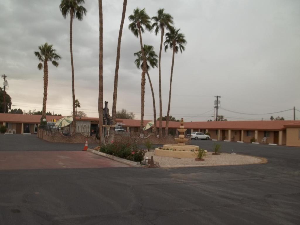 Hacienda Motel - image 3