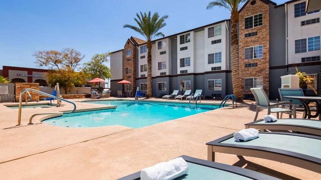 Best Western Plus Yuma Foothills Inn & Suites - main image