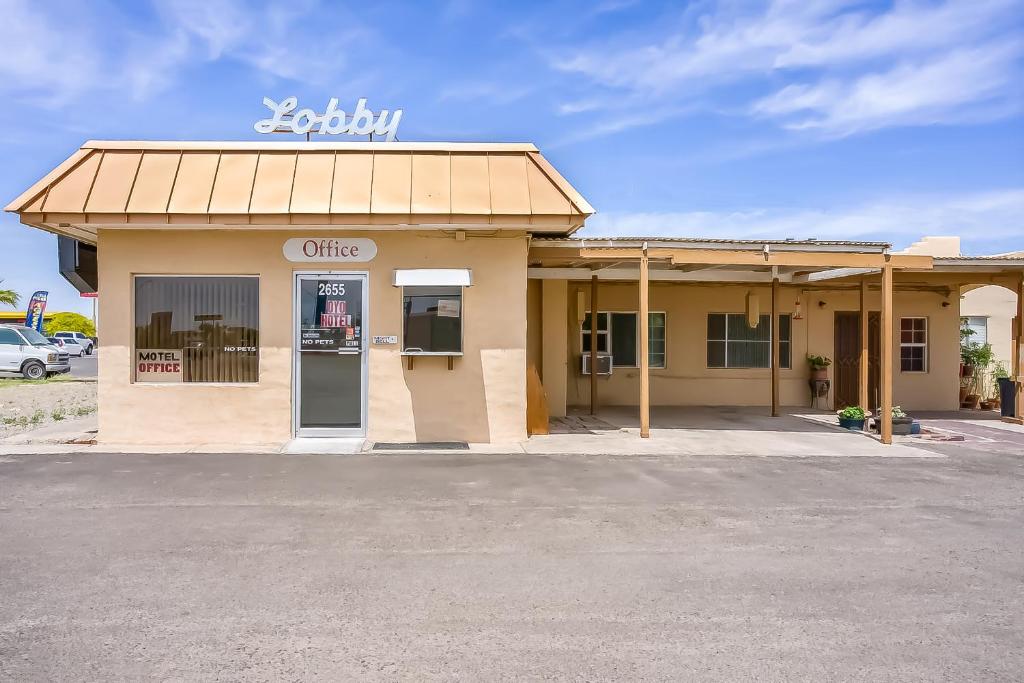 OYO Hotel Yuma AZ - I-8 US-95 - image 2