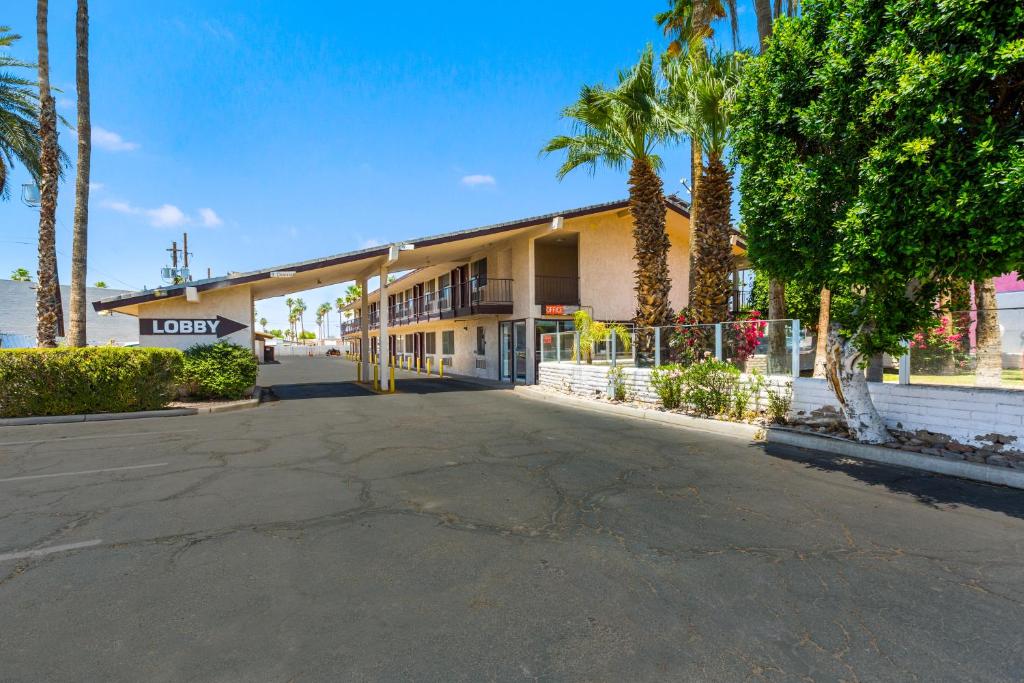 Knights Inn and Suites Yuma - image 5