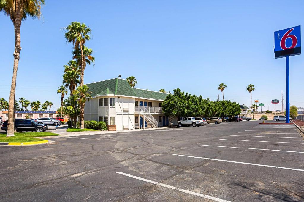 Motel 6-Yuma AZ - East - main image