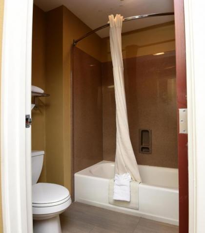 Best Western Zachary Inn - image 10