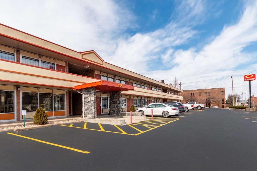 Econo Lodge - main image