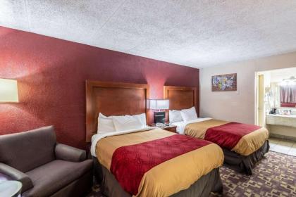 Econo Lodge - image 12