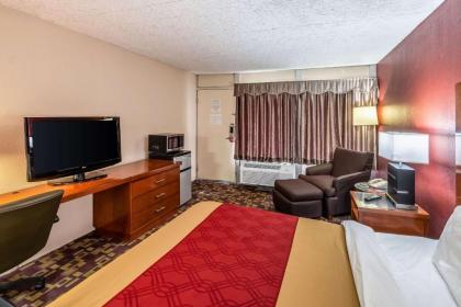 Econo Lodge - image 7